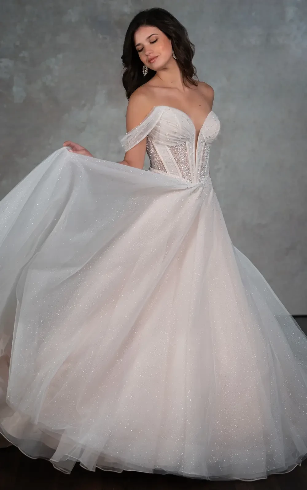 Essense of Australia Style D4130 Enchanting A-Line - A-Line wedding dress with shimmering tulle and geometric cutouts