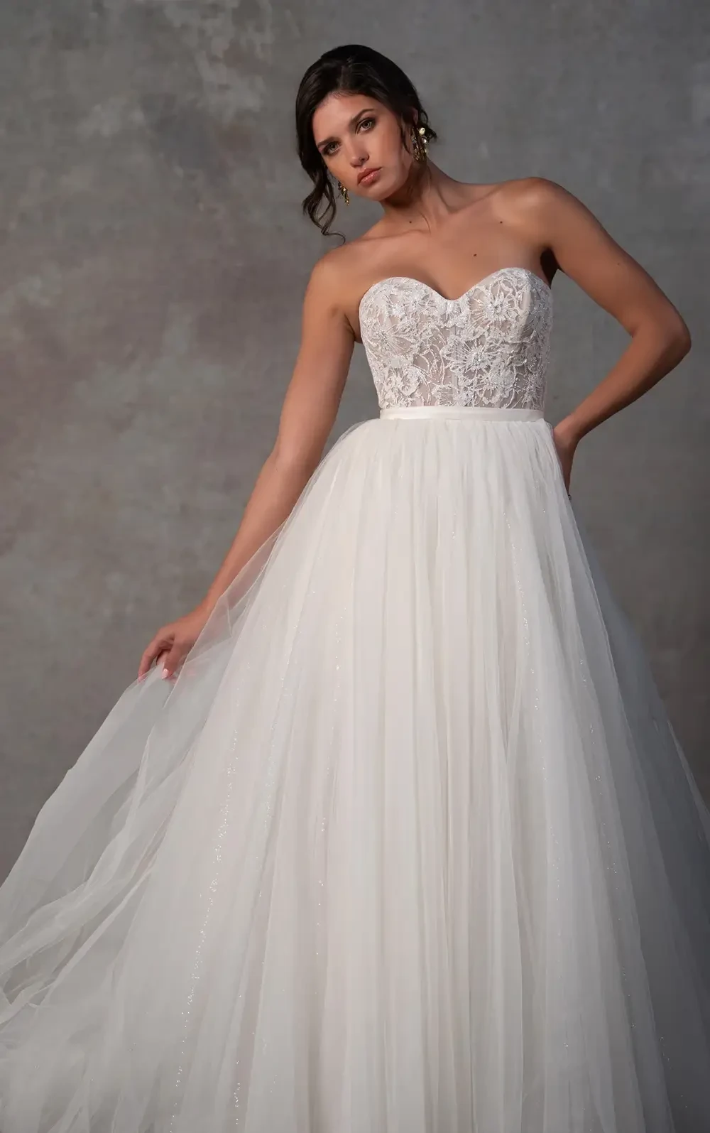 Essense of Australia Style D4133 Modern Mini Strapless - Mini wedding dress with allover lace and detachable tulle overskirt