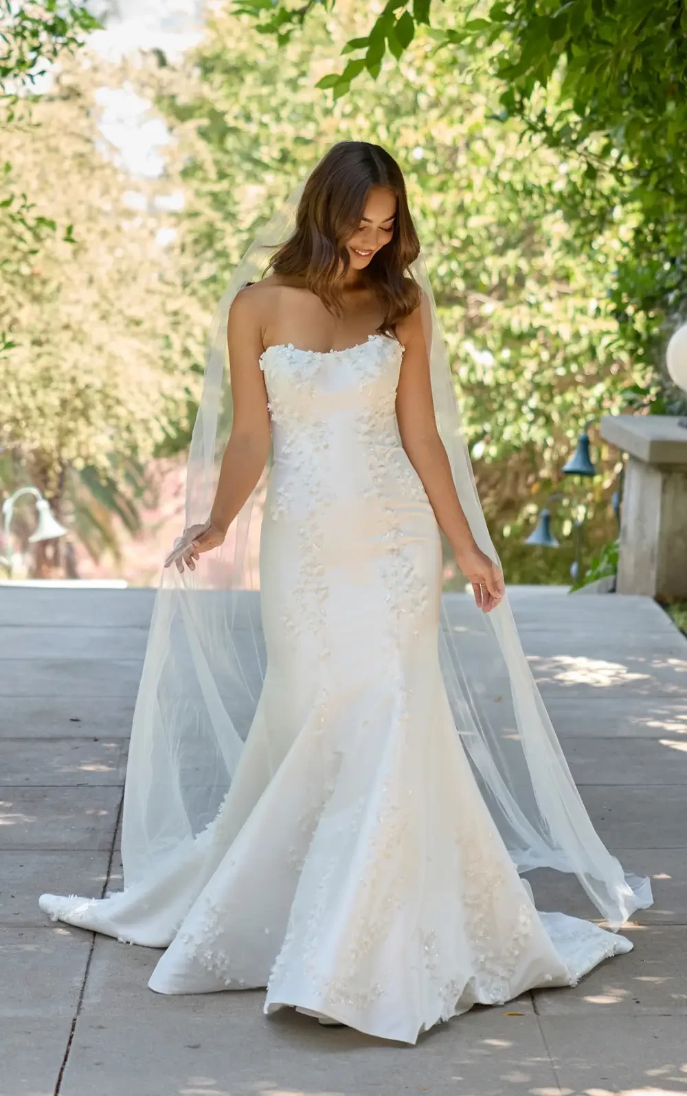 Essense of Australia Style D4257 Fit and Flare Cat Eye - Fit-and-flare wedding dress with luxurious Mikado fabric and 3D lace