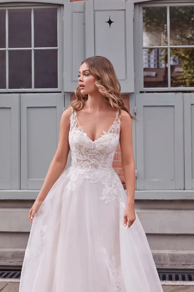 Justin Alexander Lace Wedding Dress