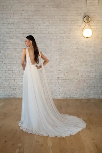 Stella York #7609 #3 (IV-PL) Ivory Gown w Porcelain Tulle Plunge thumbnail