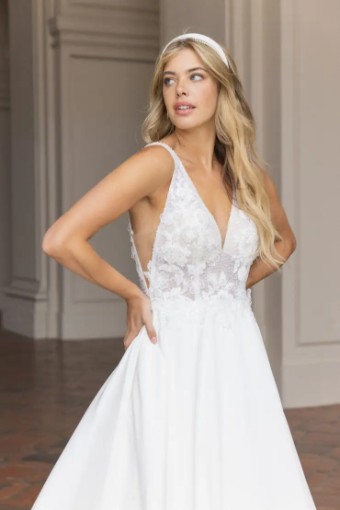 Stella York #7816 #0 default (IV-PL) Ivory Gown w Porcelain Tulle Plunge thumbnail