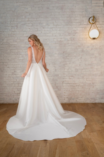 Stella York #7816 #2 (IV-PL) Ivory Gown w Porcelain Tulle Plunge thumbnail
